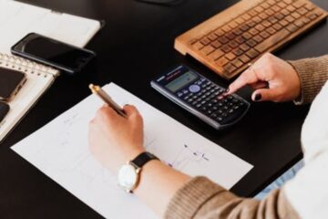Signs that you need to hire a bookkeeper in Dubai immediately
